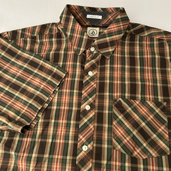 Volcom Men's L Plaid Short Sleeve Button Up Shirt Classic Fit Brown Green Red - Picture 1 of 9
